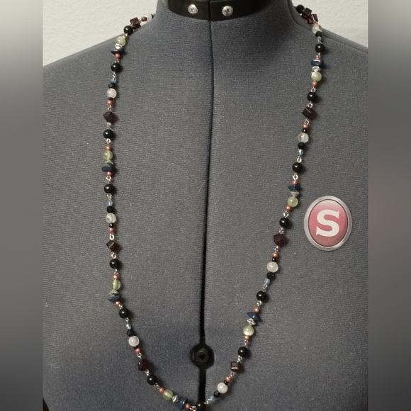 Vintage Jewelry - vintage long beaded chip necklace